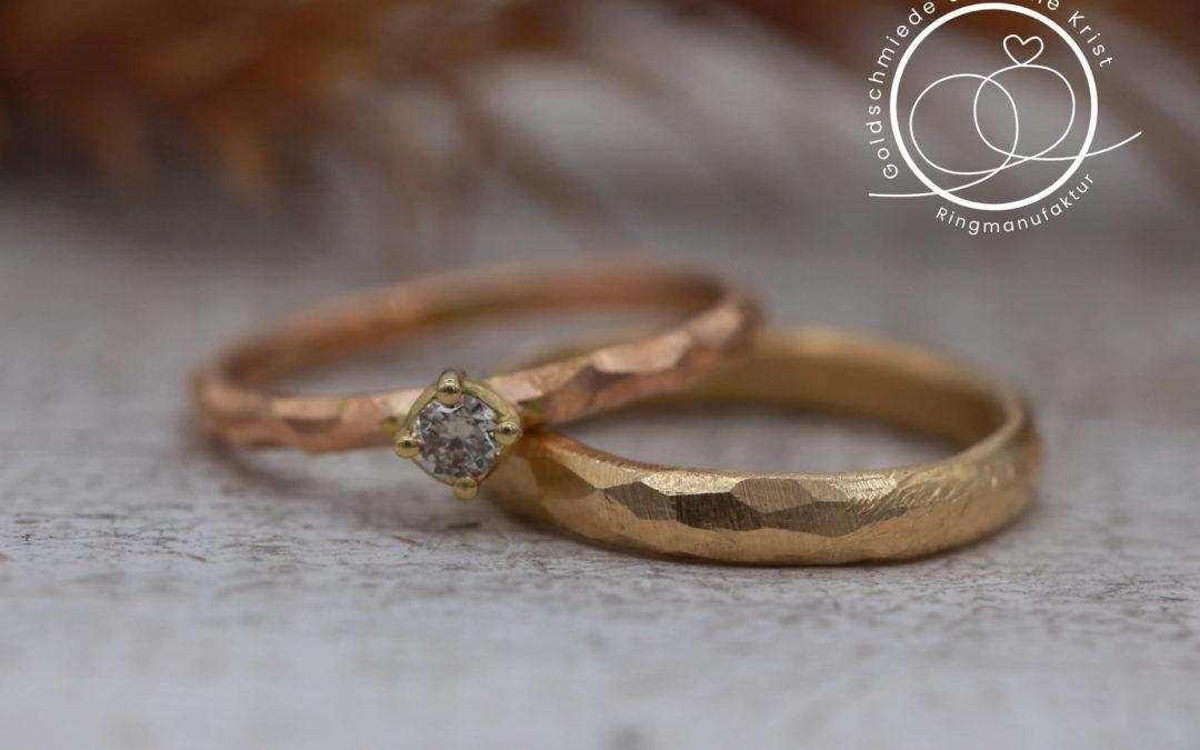 Ringe mit Facetten namens Fels