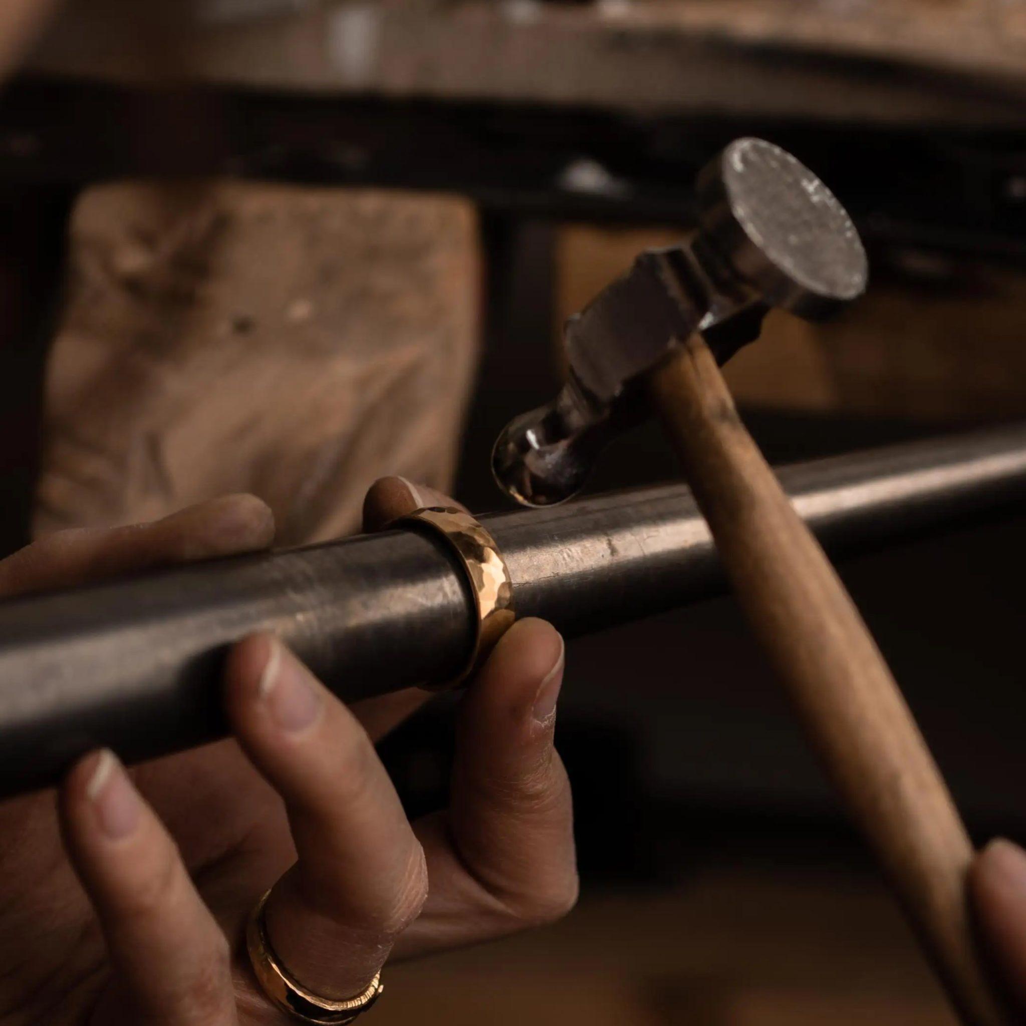 Ringe selber schmieden mit dem Hammer