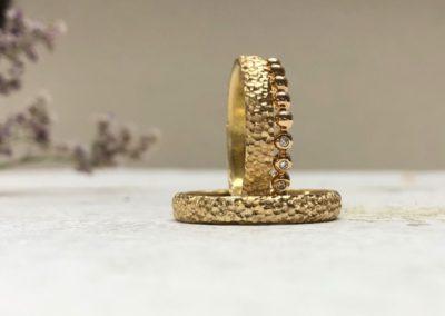 Ringkombi mit kleinen Pünktchen in Gold, Muster Tüpfel sowie Kugelring