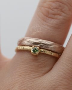 Bild Vorsteckring Trauring in Kombination mit Verlobungsring Naturoptik Lignessi