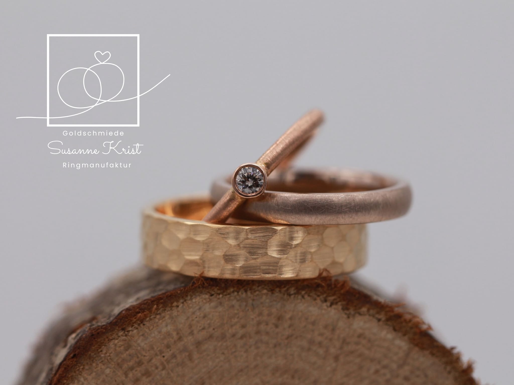 Kombination aus Rosegoldtrauring