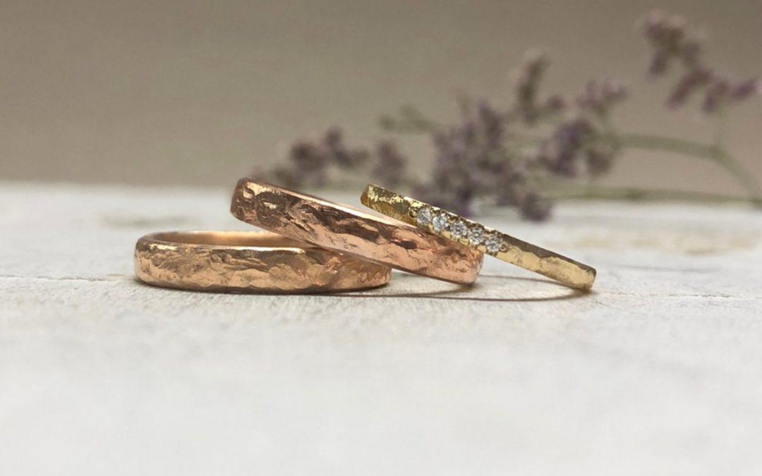 Aussergewöhnliche Ringe in Rosegold und Rotgold im Wolkemuster und Vorsteckring Fasetti 1