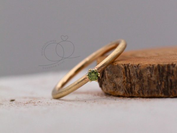 Nachhaltiger Ring grüner Stein Fini Oliv