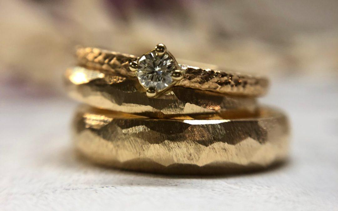 Robuste Goldringe mit dazugestecktem Rosegoldring Favora