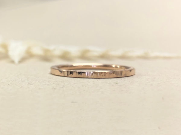 Rotgoldverlobungsring mit Baummuster Irides