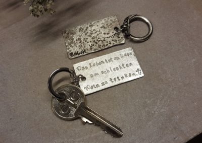 Schlüsselanhänger mit individuellem Spruch in Silber