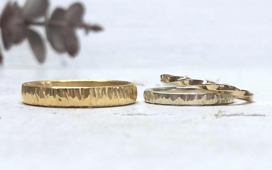 900 Goldehering und Creme Weissgoldring Baumrindemuster mit Vorsteckring Parthenea