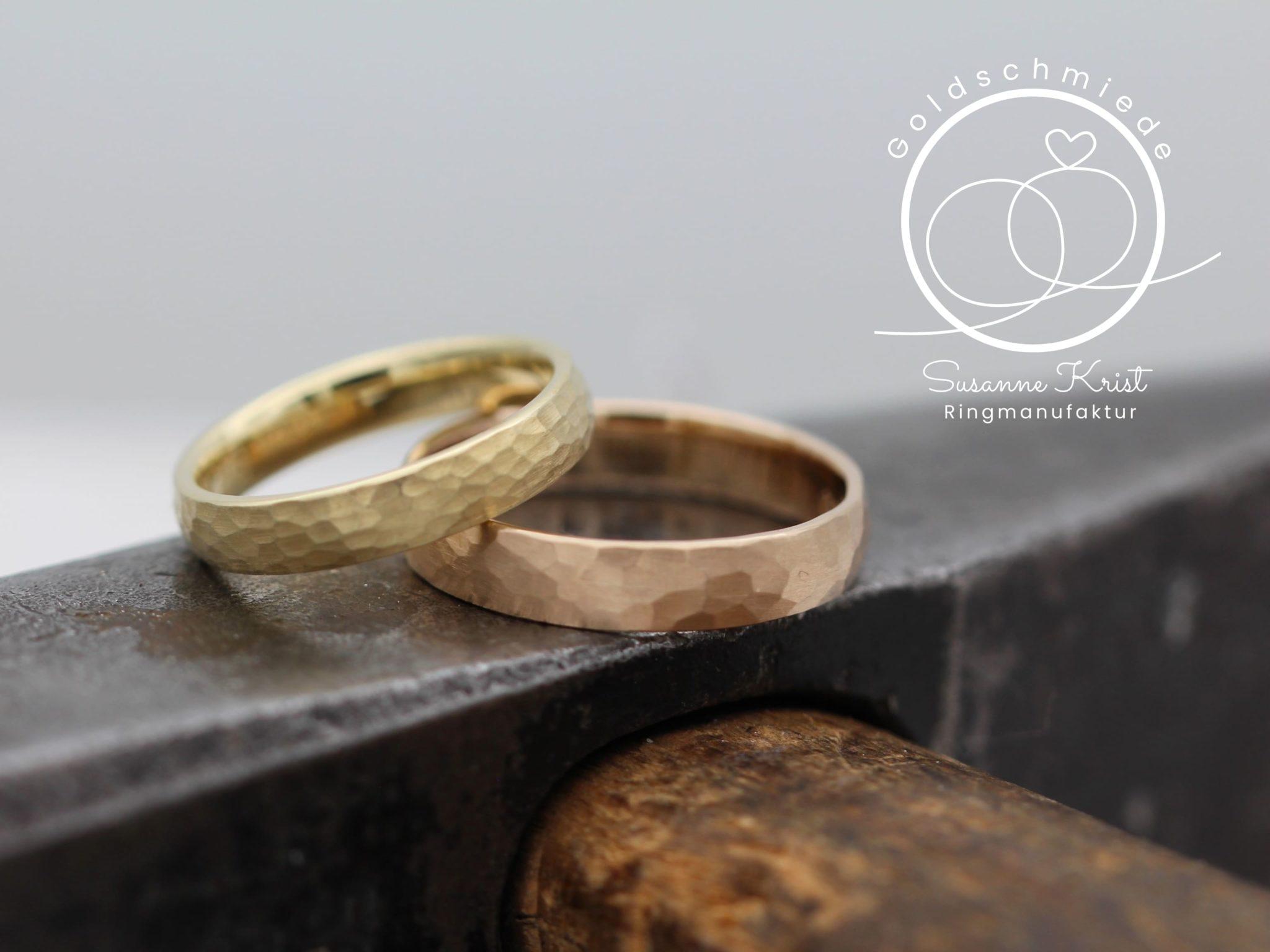 Selbst geschmiedete Trauringe aus dem Kurs aus 585 Gelbgold und Rotgold.