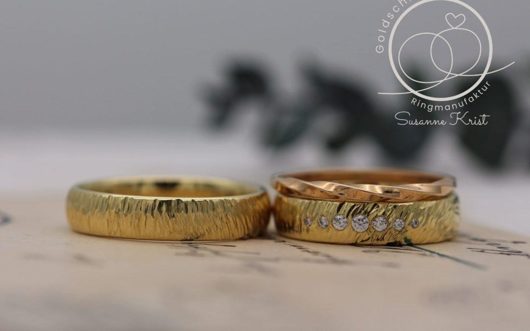 Trauringe mit Baumoptik aus Gold mit Vorsteckring Parthenea