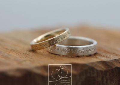 Trauringe mit Starwars und Herr der Ringe Sprüchen: „May the force be with you“ und „Du kannst nicht vorbei!“