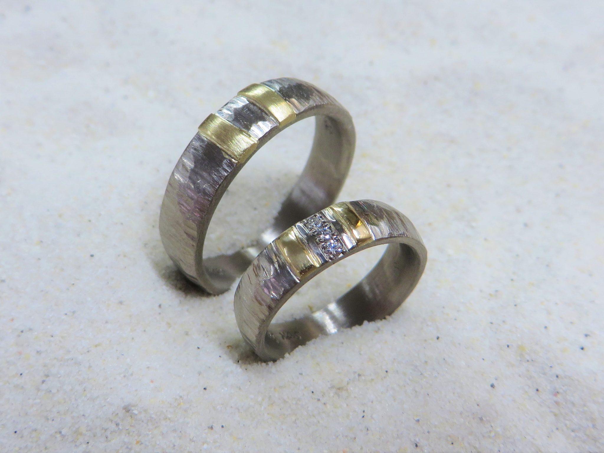 Zweifarbige Eheringe Weissgold Gelbgold mit Steinen im Verschnitt